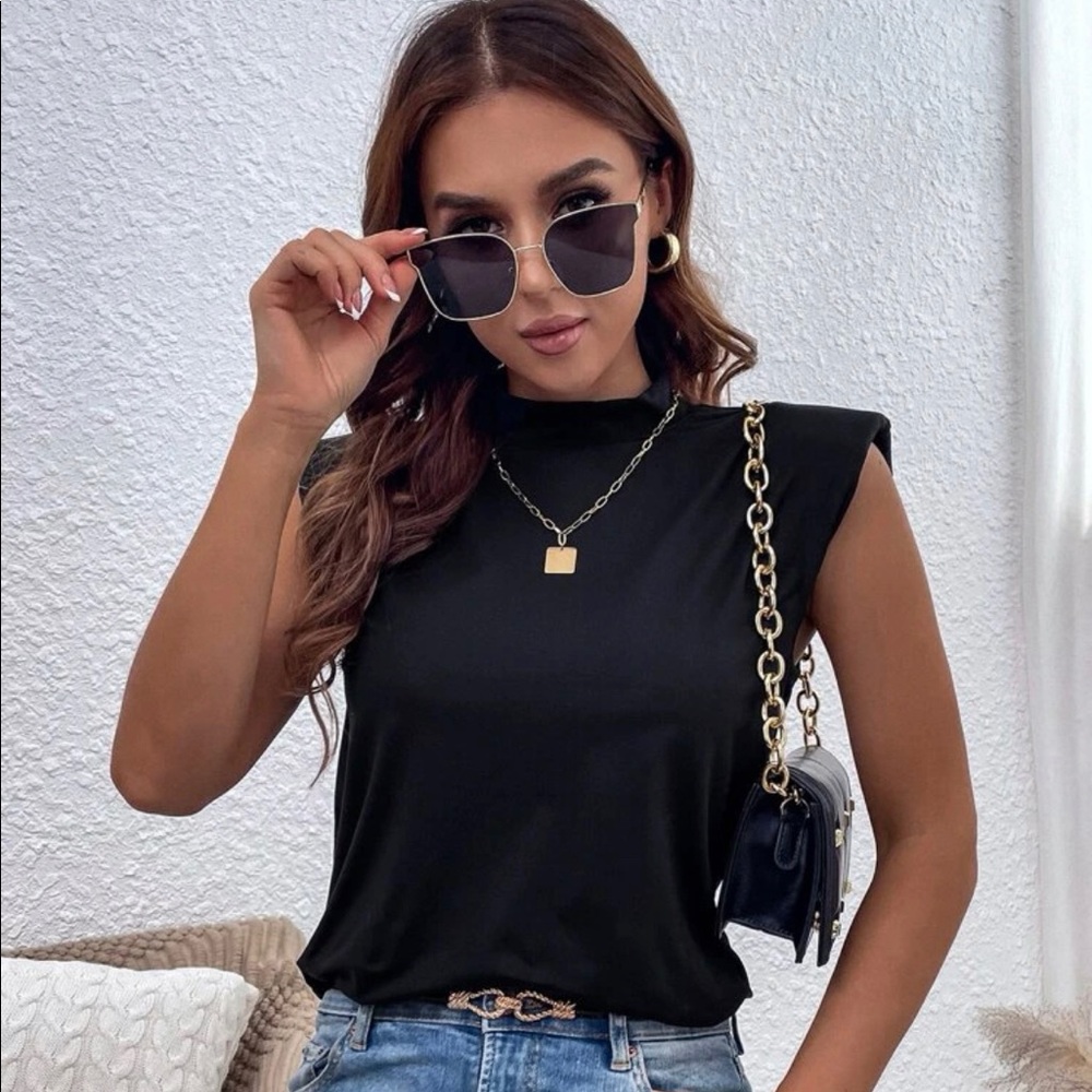 Women’s Black Top!
